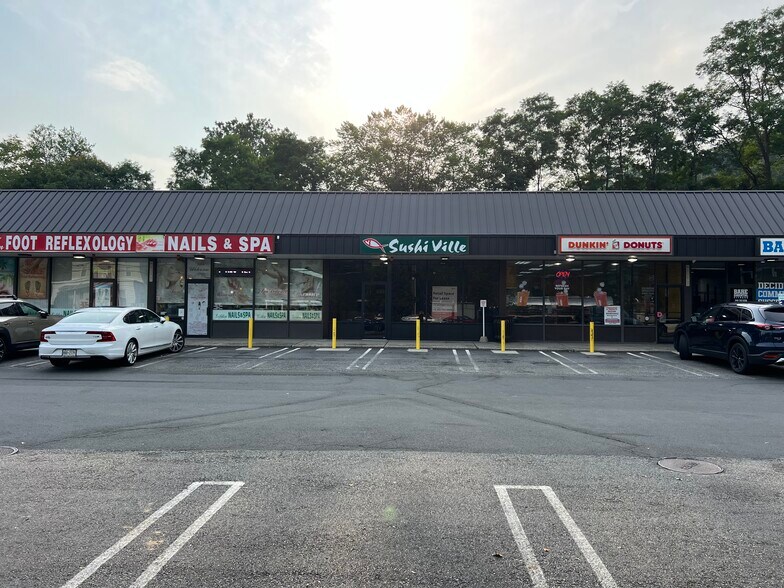 More Photos Of 59-71 Orange Tpke, Sloatsburg Storefront For Lease