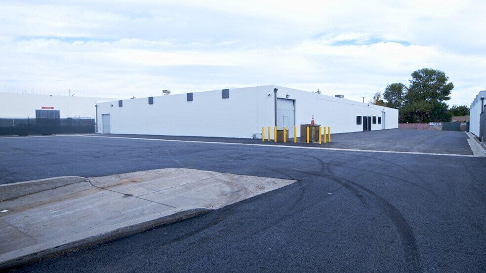 More Photos Of 7886 Deering Ave, Canoga Park Manufacturing For Lease