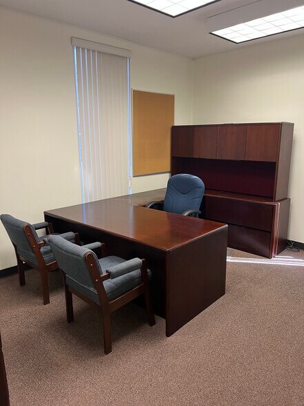 More Photos Of 1125 W Park One Dr, Sugar Land Warehouse For Sale