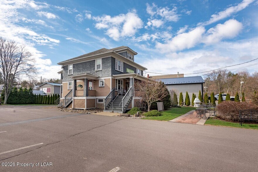 More Photos Of 206 N Main St, Shavertown Office For Sale