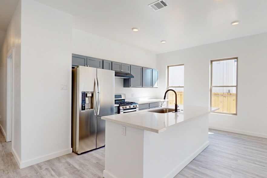 More Photos Of 5701 Fulton St, Houston General Retail For Lease