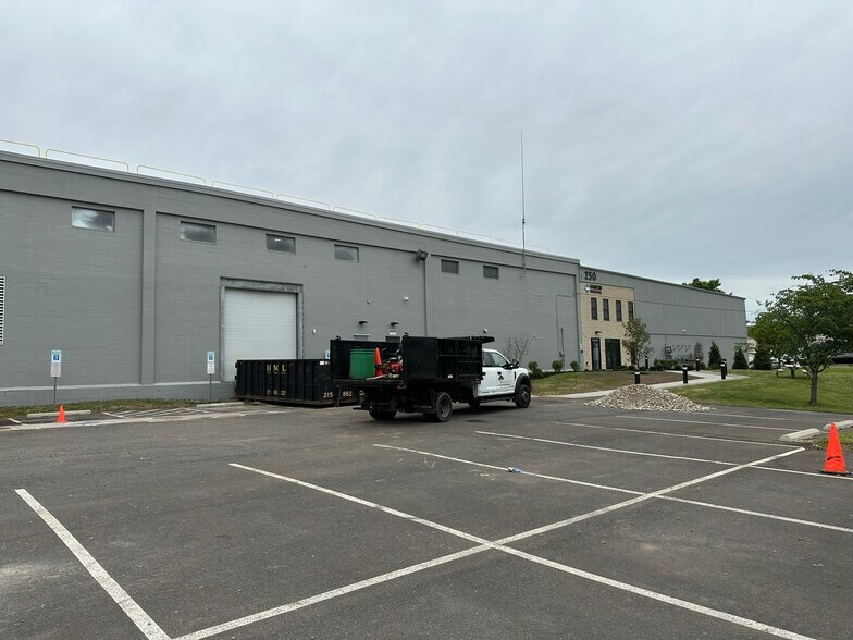 More Photos Of 250 Canal Rd, Fairless Hills Warehouse For Lease