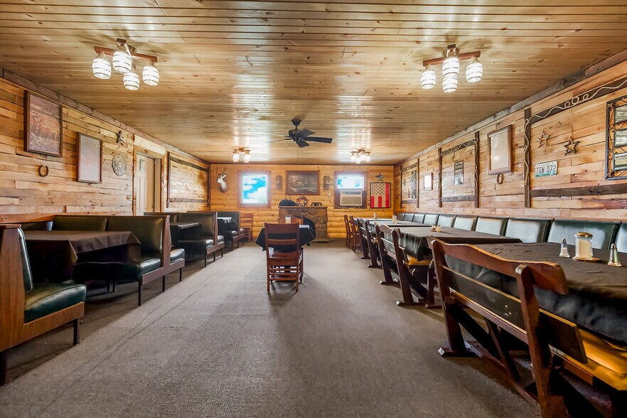 More Photos Of 24200 MO-45, Rushville Flex For Sale