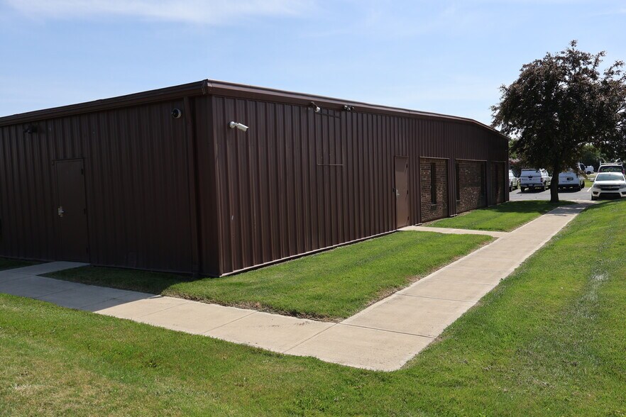 More Photos Of 6110 Enterprise Pky, Grove City Flex For Lease
