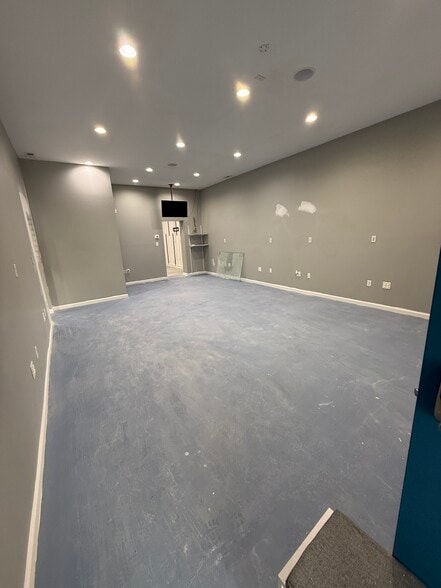 More Photos Of 5324-5326 W 16th St, Indianapolis Office For Lease