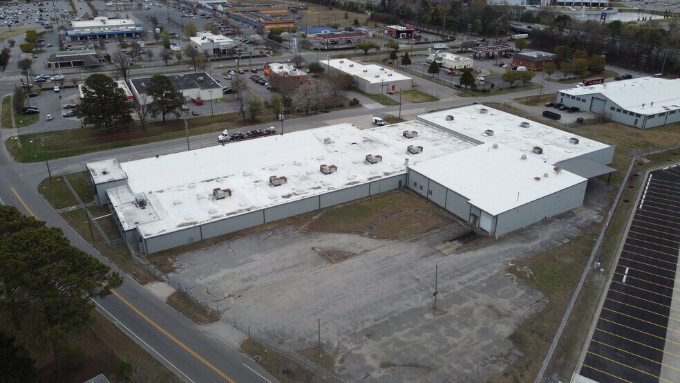 More Photos Of 2615 Elmhurst Ln, Portsmouth Warehouse For Lease
