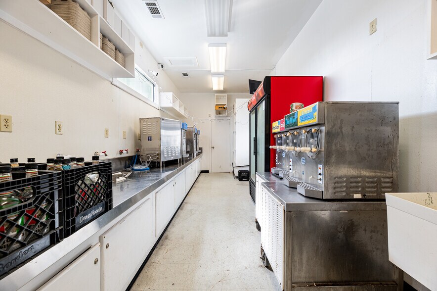 More Photos Of 2020 Belle Chasse Hwy, Terrytown Restaurant For Sale