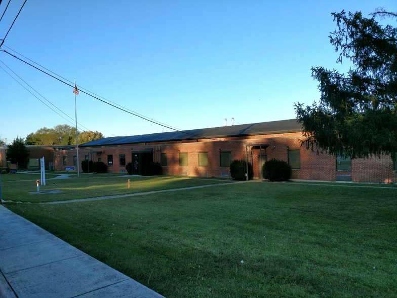 More Photos Of 320 N Hawksbill St, Luray Light Distribution For Lease