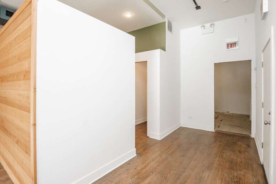 More Photos Of 1928 W Montrose Ave, Chicago Apartments For Lease