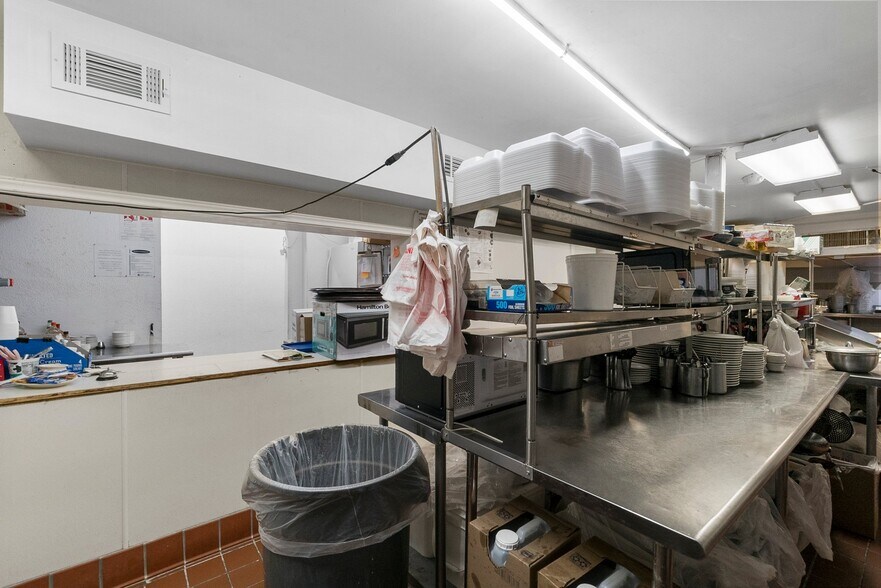 More Photos Of 1400 N Frazier St, Conroe Restaurant For Sale