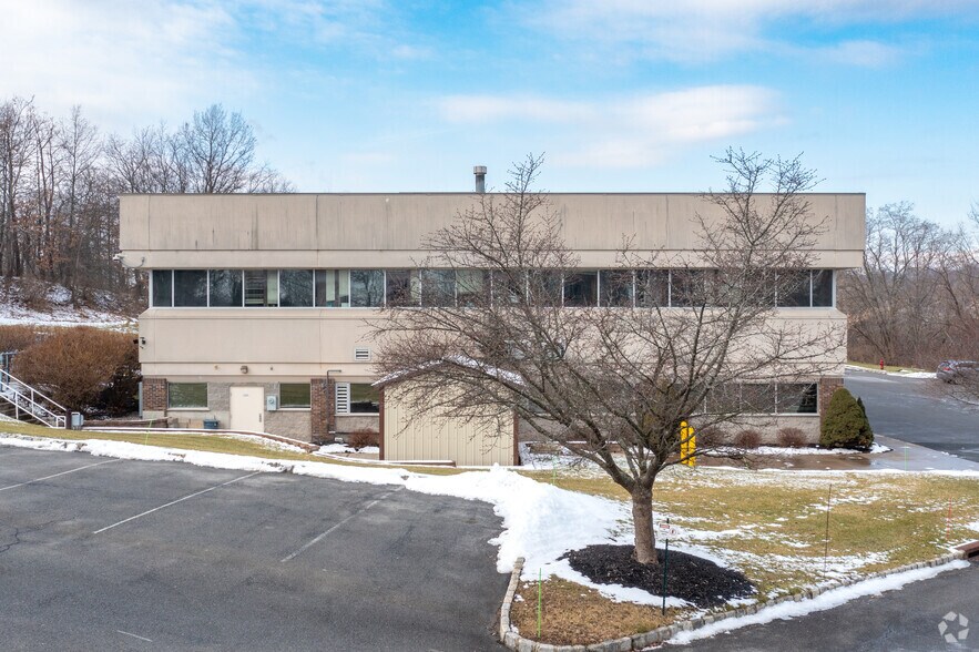 More Photos Of 52 Sunrise Park Rd, New Hampton Office For Lease