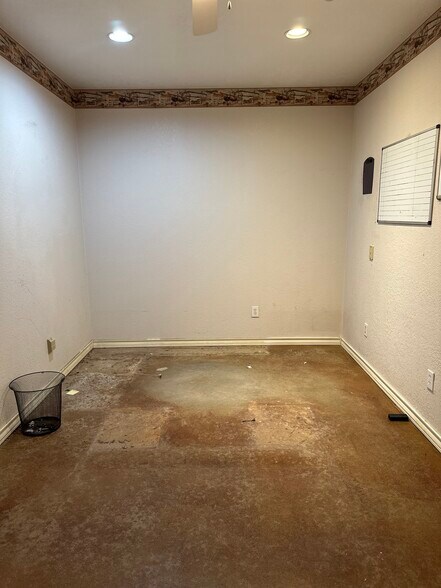 More Photos Of 5929 50th St, Lubbock Industrial For Sale