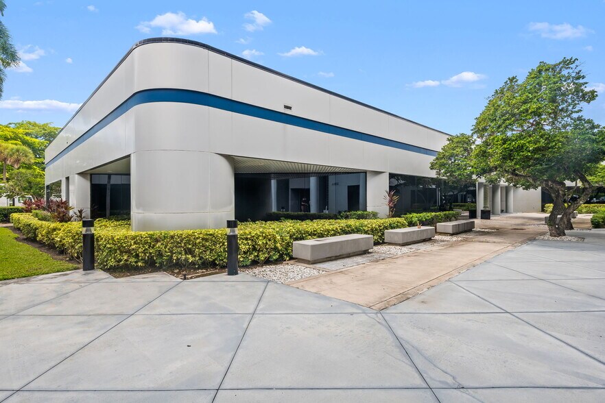 More Photos Of 3333 W Commercial Blvd, Fort Lauderdale Medical For Sale