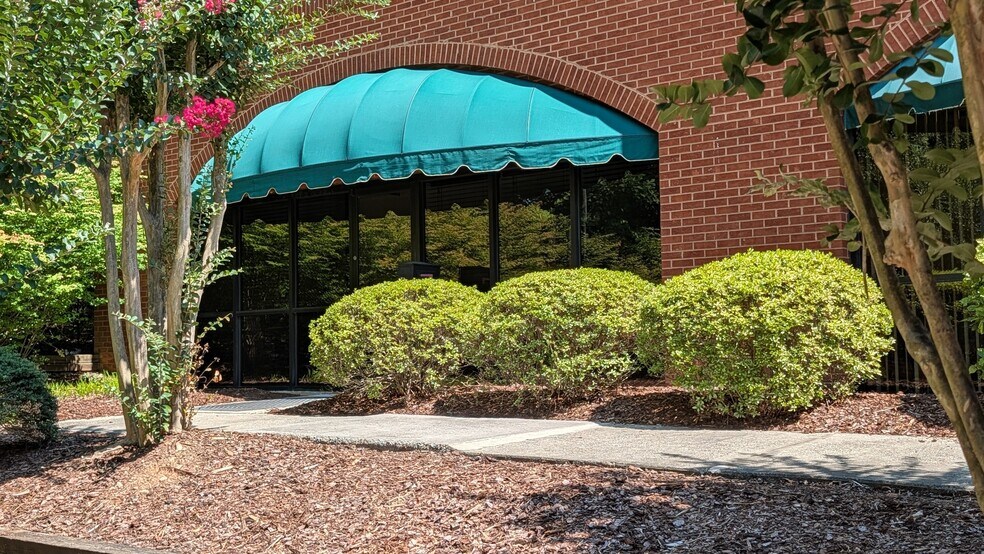More Photos Of 601 Eastchester Dr, High Point Office For Lease