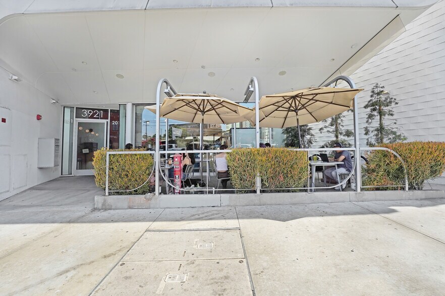 More Photos Of 3921 W Sunset Blvd, Los Angeles Storefront For Sale