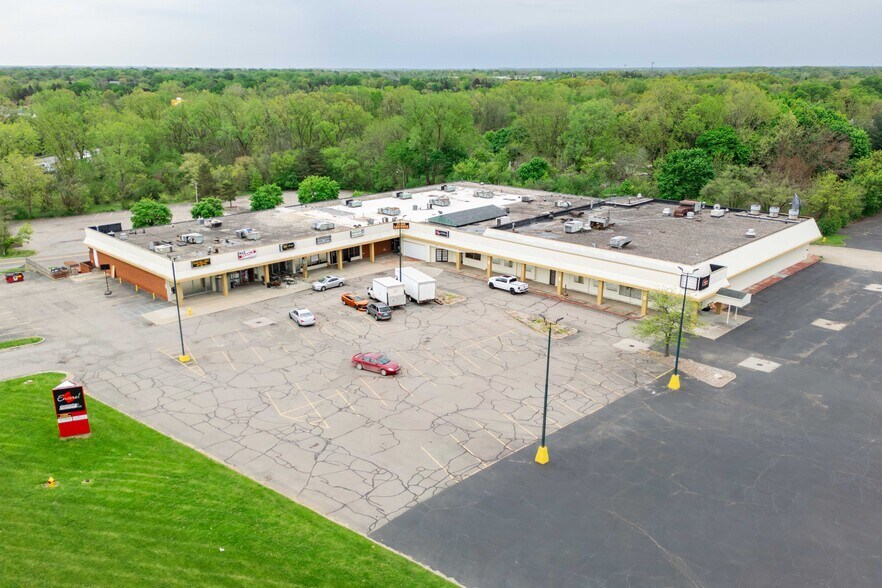 Primary Photo Of 3467-3575 Beecher Rd, Flint Freestanding For Sale