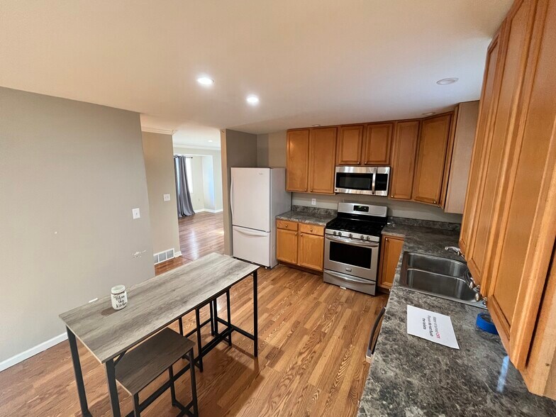 More Photos Of 260 Calumet St, Oswego Office For Sale