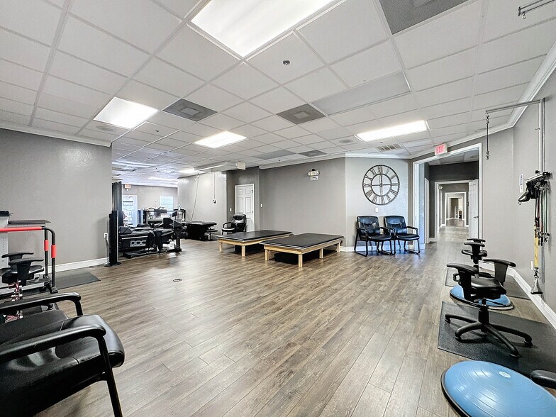 More Photos Of 224 Mariner Blvd, Spring Hill Medical For Sale