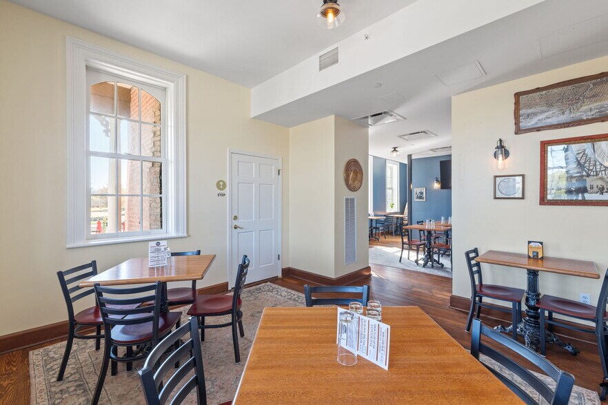 More Photos Of 6811 Hickory St, Tinley Park Bar For Sale