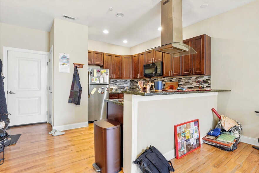 More Photos Of 1400-1414 S Darien St, Philadelphia Auto Repair For Sale
