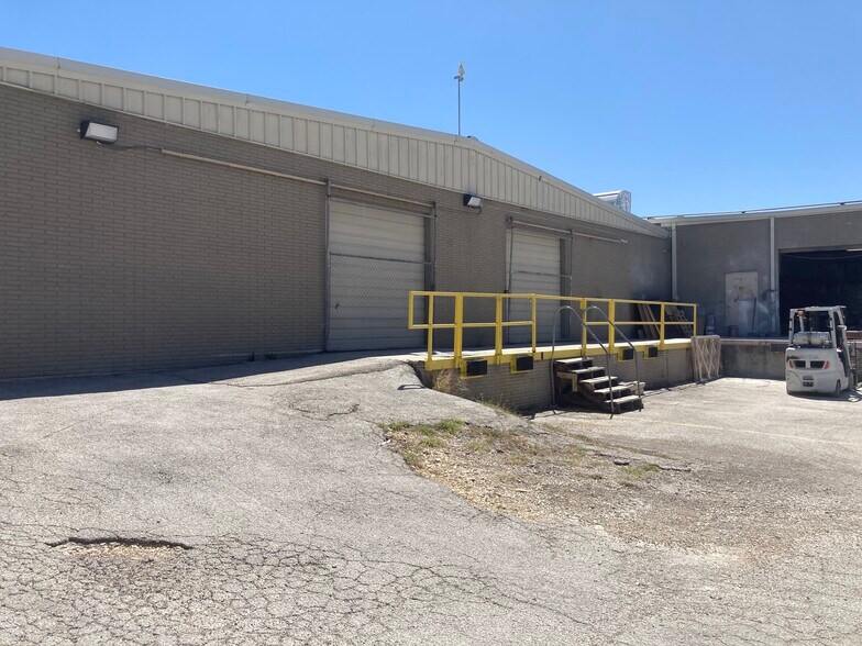 More Photos Of 4763 Broom St, San Antonio Warehouse For Lease