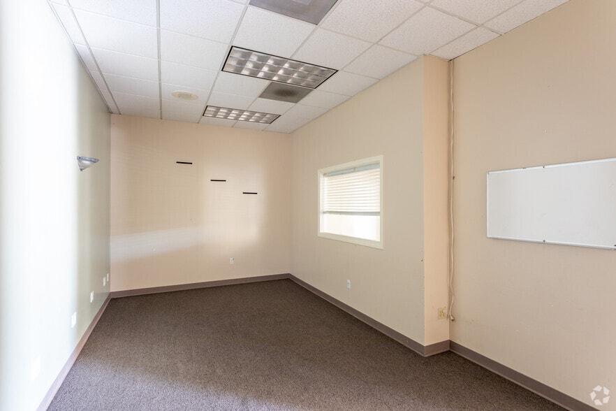 More Photos Of 940 E Valley Pky, Escondido Unknown For Lease