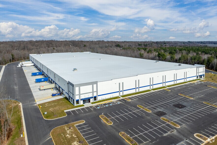 More Photos Of 1660 Ashton Park Dr, Colonial Heights Distribution For Lease