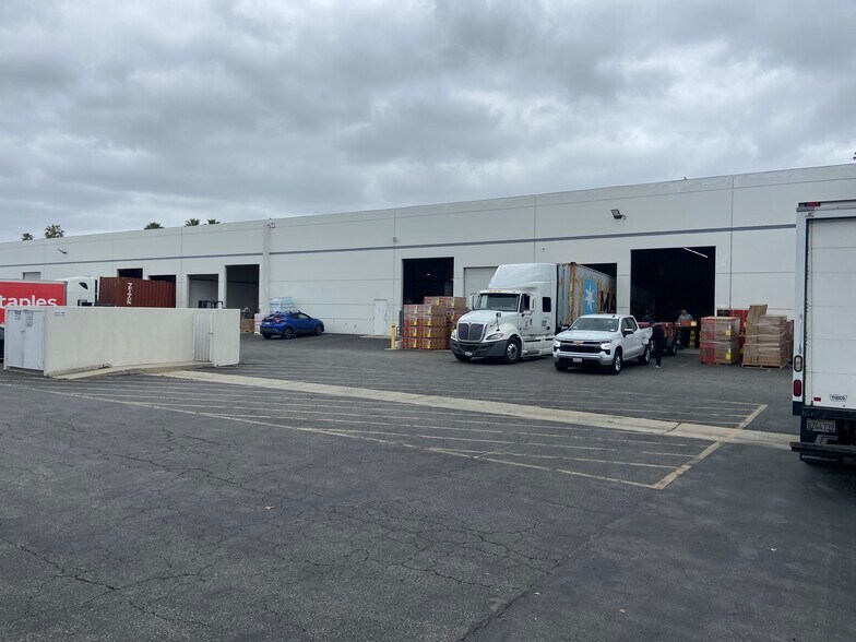 More Photos Of 12707 Rives Ave, Downey Warehouse For Lease