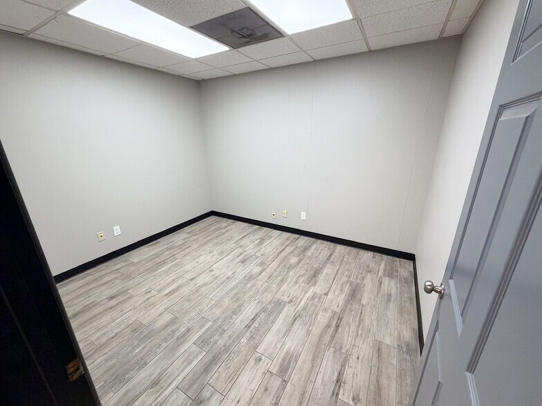 More Photos Of 2031 Trade Dr, Midland Showroom For Sale