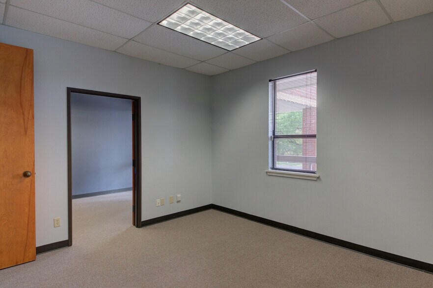 More Photos Of 11824 Jollyville Rd, Austin Medical For Lease