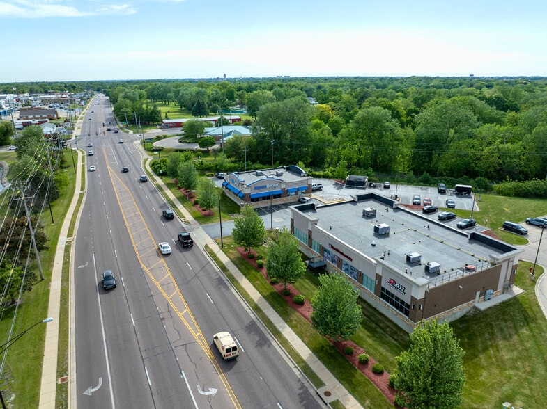 More Photos Of 2101 Sycamore Rd, Dekalb Freestanding For Lease