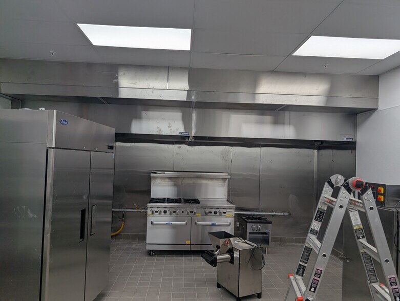 More Photos Of 470 W Larch Rd, Tracy Service For Sale