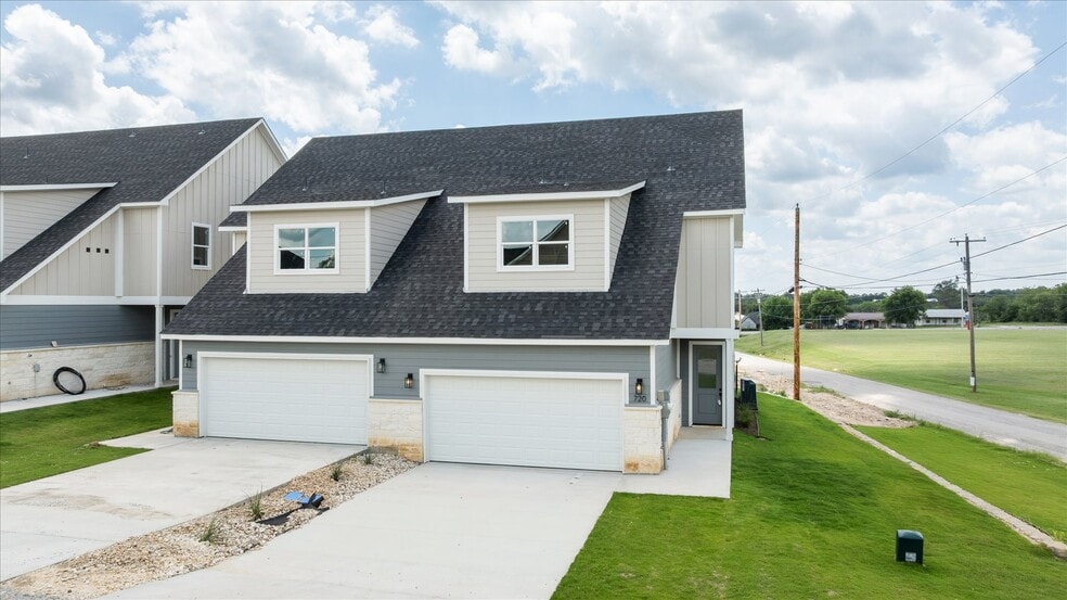 More Photos Of 710 N Sycamore St, Hico Apartments For Sale