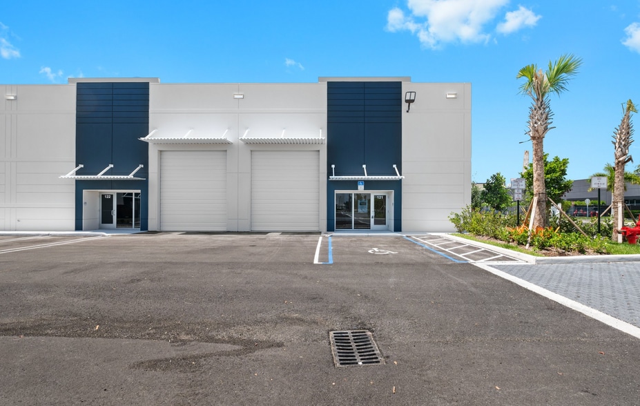 More Photos Of 6175 NW 102nd Ave, Doral Showroom For Sale