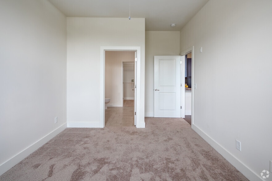 More Photos Of 130 Cinema Dr, Hendersonville Apartments For Lease