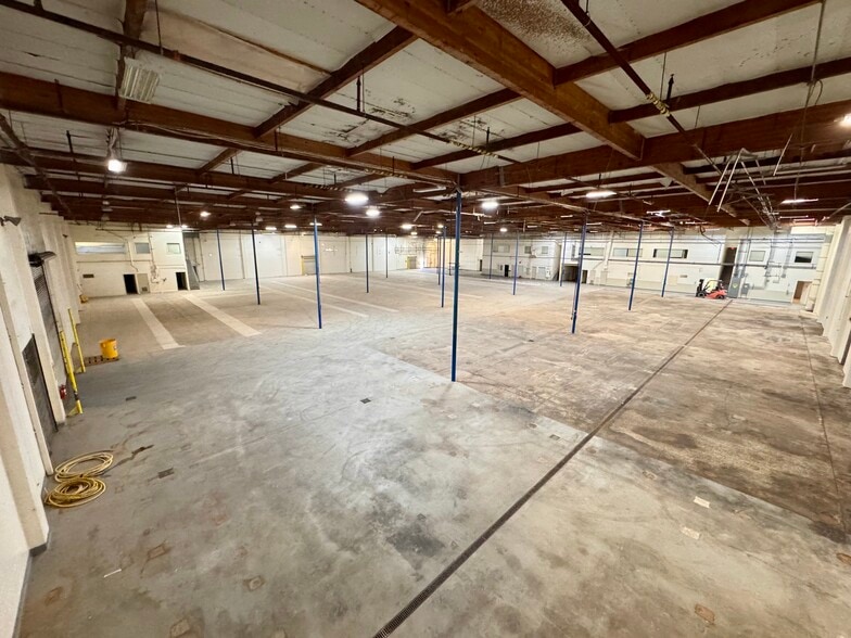 More Photos Of 2717 Aviation Way, Santa Maria Warehouse For Lease