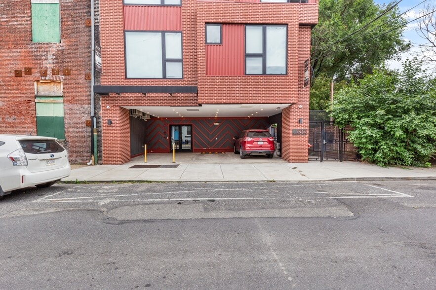 More Photos Of 1935 E Hazzard St, Phila Apartments For Lease