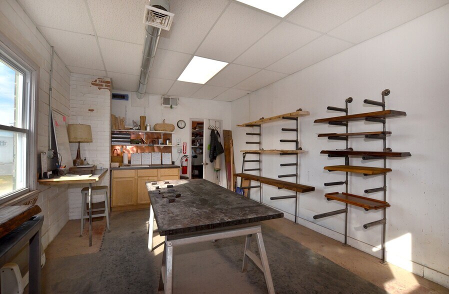 More Photos Of 514 Railroad Ave, Viroqua Manufacturing For Sale