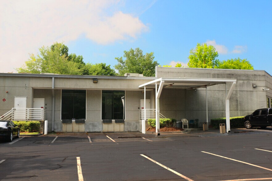 More Photos Of 3587 Parkway Ln, Peachtree Corners Light Distribution For Lease