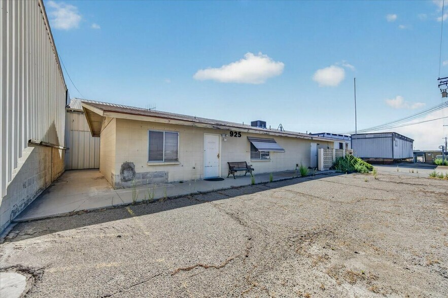 More Photos Of 925 M St, Firebaugh Manufacturing For Sale