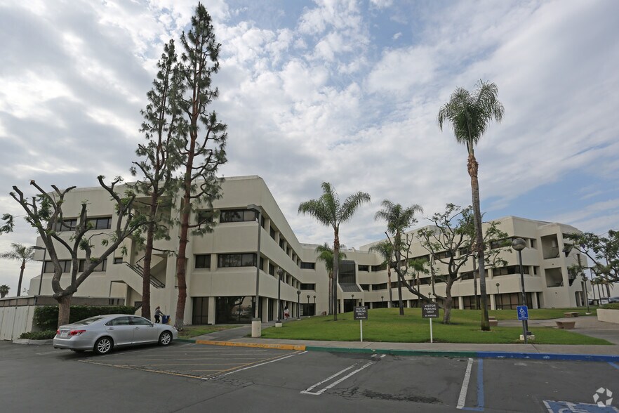 More Photos Of 6301 Beach Blvd, Buena Park Medical For Lease
