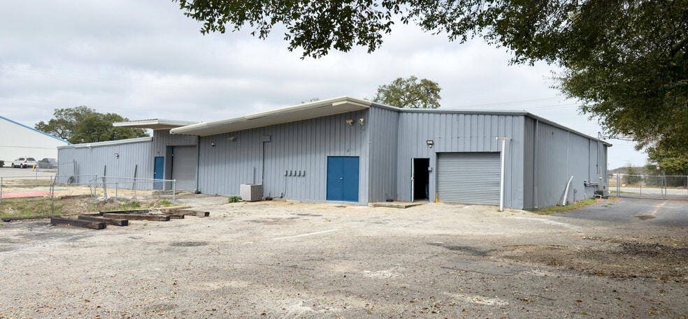 More Photos Of 3885 N Palafox Hwy, Pensacola Warehouse For Lease