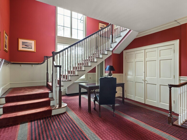 More Photos Of 18 Main St, Stowe Hotel For Sale