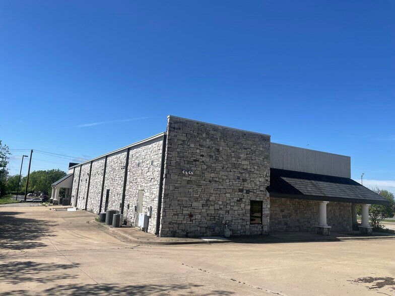 More Photos Of 1202 Brookview Dr, Ardmore Storefront Retail Office For Sale