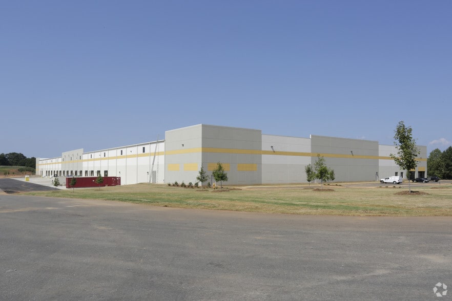 More Photos Of 2723 White Horse Rd, Greenville Distribution For Lease