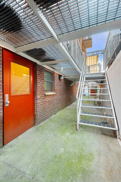 More Photos Of 406 15th St, Brooklyn Apartments For Lease