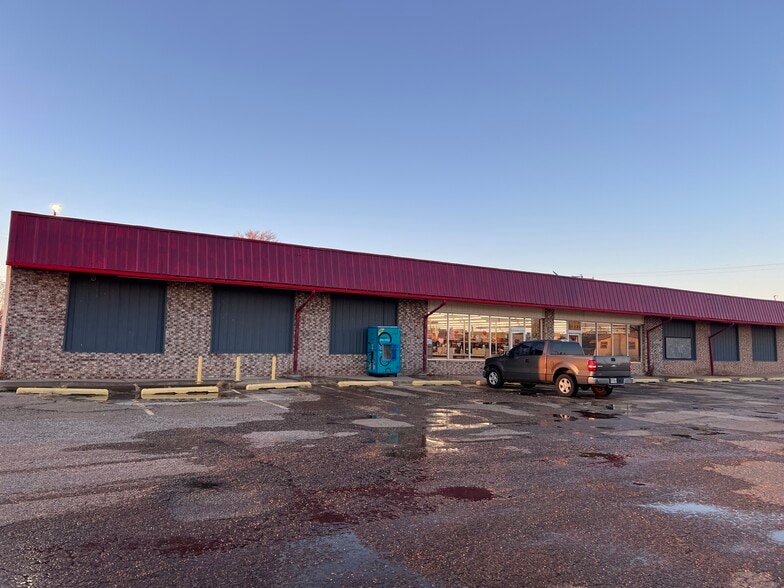 More Photos Of 800 TX-86, Bovina Supermarket For Sale