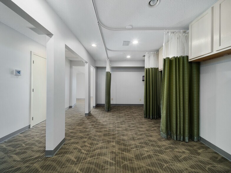 More Photos Of 5933 Stoney Creek Dr, Fort Wayne Office Residential For Sale