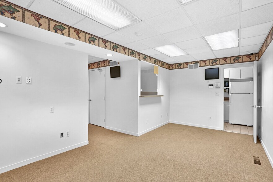 17301 8 Mile Rd E, Eastpointe, MI 48021 Freestanding For Sale