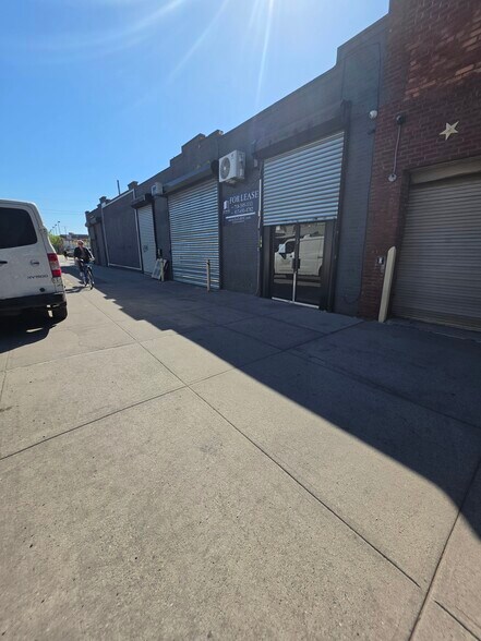 More Photos Of 51 Van Brunt St, Brooklyn Warehouse For Lease